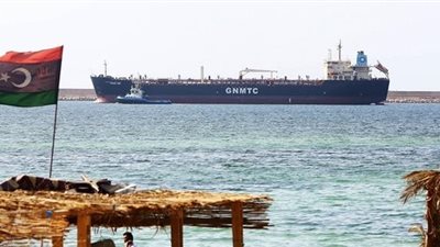 ليبيا: أول شحنة نفط تغادر 