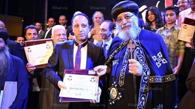 البابا تواضروس يحضر العرض الأول لفيلم 