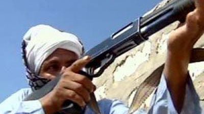 اشتباكات دامية بين عائلتى 