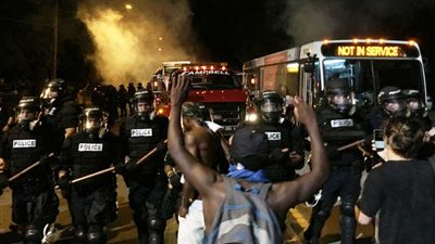 مقتل أمريكي في احتجاجات على قتل الشرطة لرجل أسود بنورث كارولاينا