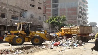 رفع وإزالة 1217 طن من مخلفات القمامة والمباني بمركز ملوي بالمنيا