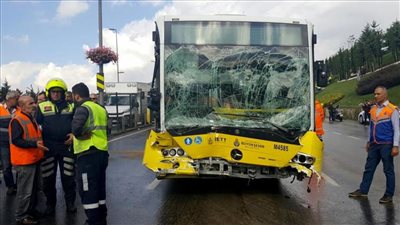 إصابة 11 شخصًا إثر خروج 