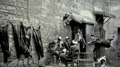 عطشان يا صبايا دلوني على السقايين