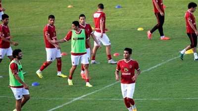 فقرة خاصة للأحمال البدنية بمران الأهلي .. وصالح يتعافى من كدمة 