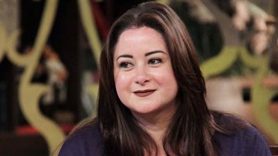 مي نور الشريف تنشر صورة نادرة لها مع أسرتها