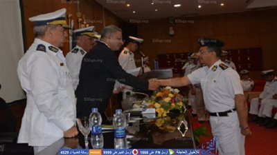 رئيس أكاديمية الشرطة يشهد حفل تخريج الدورة التدريبية الأولى للضباط المتدربين 