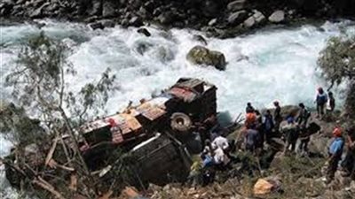 ارتفاع حصيلة ضحايا سقوط حافلة ركاب فى نهر بباكستان إلى 24 قتيلا