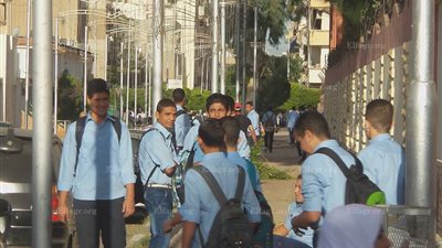 آلاف يتوافدون على المدارس أول ايام العام الدراسي الجديد في بورسعيد (صور)