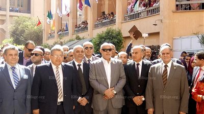 وزير التعليم العالي يؤدي تحية العلم بـ