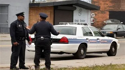 الشرطة تبحث عن دافع وراء إطلاق النار في مركز تجاري بواشنطن