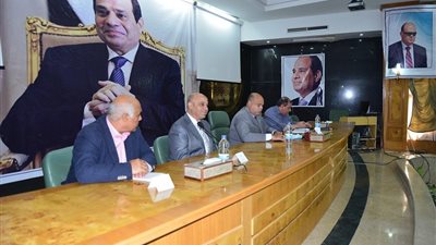 التعاقد مع شركات نظافة للحفاط على السياحة في مطروح