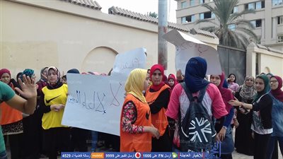 طلاب دمنهور من أمام ديوان 