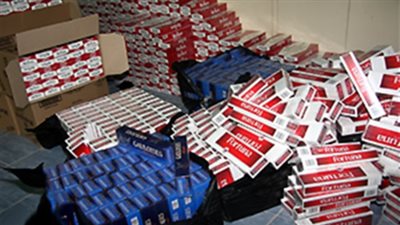 ضبط 1500 قاروصة سجائر قبل تهريبها في مطروح