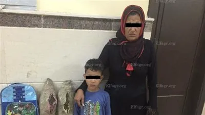  ضبط سيدة اخفت لفافات بانجو بشنطة أبنها التلميذ في السويس