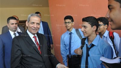 وزير التعليم يبدأ أولى جولاته بالعام الدراسى الجديد بعدد من مدارس الجيزة