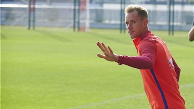 تير شتيجن يرحب بالتجديد لبرشلونة