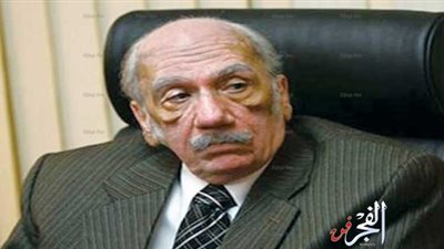 محفوظ عبد الرحمن يوقع كتاب 