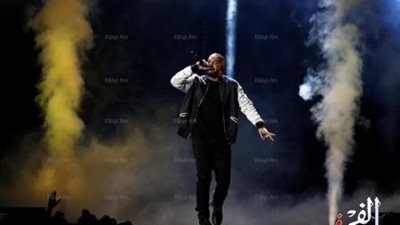 دريك يعود للمركز الأول في 