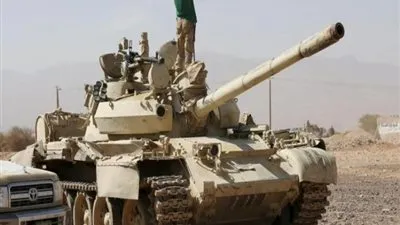 القوات الشرعية تستولي على مخزن أسلحة تابع للحوثيين في الجوف