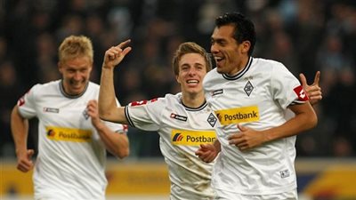 مونشنجلادباخ يجدد لمدربه قبل موقعة برشلونة 