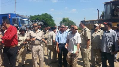 محافظة المنوفية تحرر 22 محضرا إزالة لمواطن واحد فى قويسنا (صور)