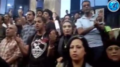 نشطاء يقرأون الفاتحة على أرواح ضحايا مركب رشيد على سلم 