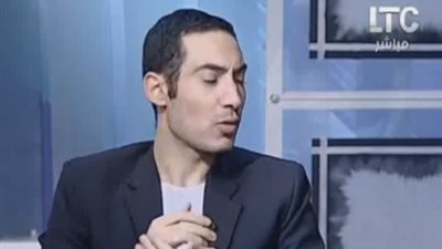 مُلحد يتطاول على الذات الإلهية ويدعي أنه المهدي المنتظر.. (فيديو)