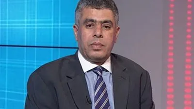 كاتب صحفي: القانون لن ينهي ظاهرة الهجرة غير الشرعية.. وتعامل الحكومة مع حادث المركب سيء