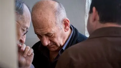 تمديد سجن رئيس الوزراء الإسرائيلي السابق أولمرت 8 شهور إضافية