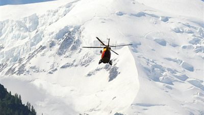 تحطم طائرة هليكوبتر عسكرية سويسرية في جبال الألب
