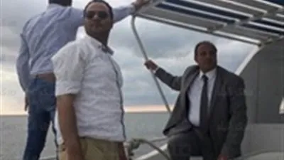 إنقاذ محافظ البحيرة من الغرق أثناء إنتشال مركب الموت.. والغيطي: 