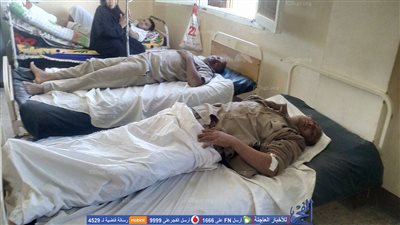 مدير أمن المنيا يطمئن على مصابي سيارة الشرطة المنقلبة (صور)