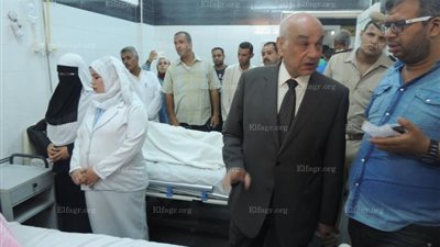 مدير أمن قنا يتفقد مصابي حادث 