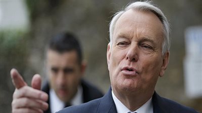 وزير الخارجية الفرنسي يتهم الأسد وبوتين بقصف حلب