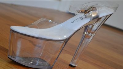 البلاستيك «الشفاف» يكسو «أحذية» خريف وشتاء 2016 /2017