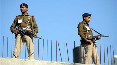 باكستان تهدد بضرب الهند بقنبلة ذرية بعد تصعيد حذِر بكشمير