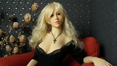 فضيحة تهز بلدًا عربيًا.. وشرطتها تبحث عن دمى جنسية!