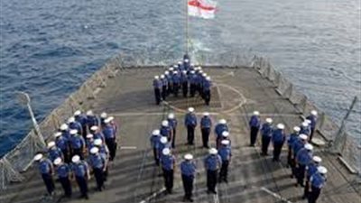 البحرية البريطانية تعثرعلى قنبلة بميناء 