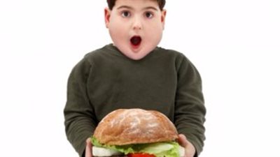 تعرفى على نظام غذائى صحى يخلص طفلك من السمنة