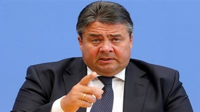 نائب ميركل يدعو إيران إلى احترام التزاماتها 