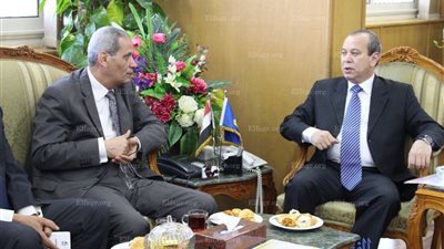 محافظ دمياط يبحث مع وزير التعليم خطة تطوير المدارس (صور)