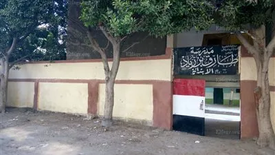 حملة لنظافة أسوار مدارس الإسكان الإجتماعي إستجابة لشكاوي المواطنين بشبرا..(صور)