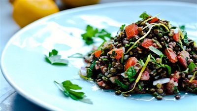 طريقة تحضير سلطة العدس الأسود