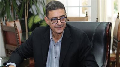 جلسة بين طاهر ومسؤول التعاقدات بالأهلي