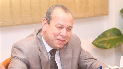 محافظ دمياط: بدء أعمال الرصف بالبلاطات الخرسانية بطريق كفر البطيخ (صور)