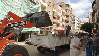 رفع 588 حالة إشغالات وإزالة 42 إعلان مخالف بحملة امنية فى كفر الشيخ