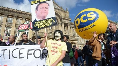 مسيرات حاشدة ضد حزب المحافظين ببريطانيا.. ومتظاهرون لـ