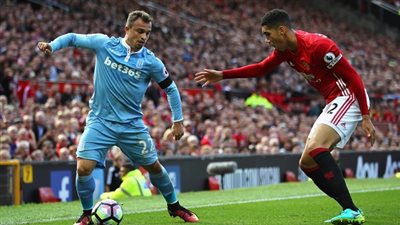 بالفيديو.. هدف ستوك سيتي من خطأ ساذج لحارس مانشستر يونايتد