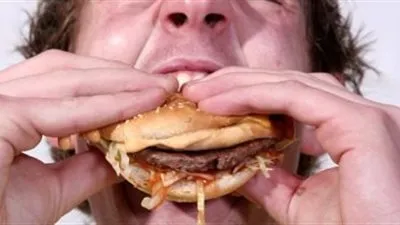 واحد من كل 6 مراهقين يتناولون وجبة سريعة مرتين فى اليوم