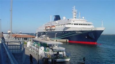 وصول 450 راكب لميناء نويبع و تداول 109 شاحنة